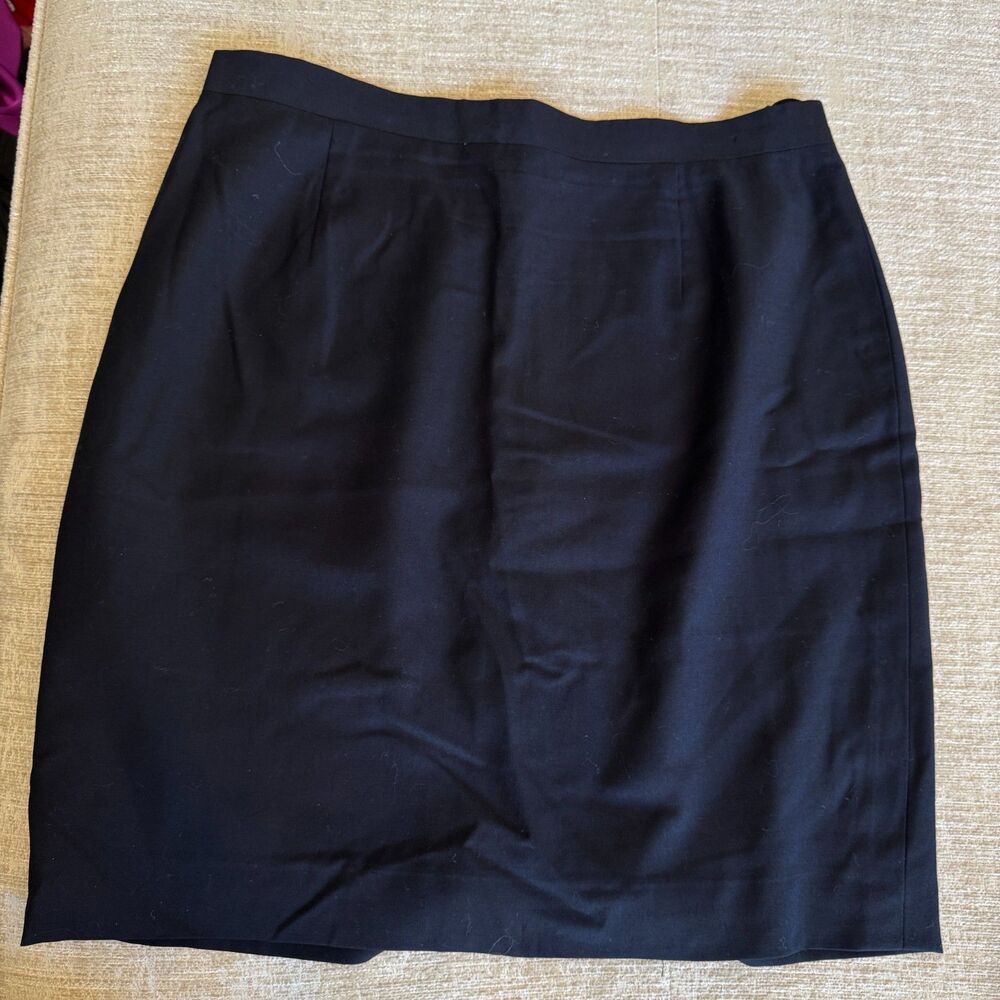 Guy Laroche Paris Vintage Women's Wool Knee Length Navy Pencil Skirt